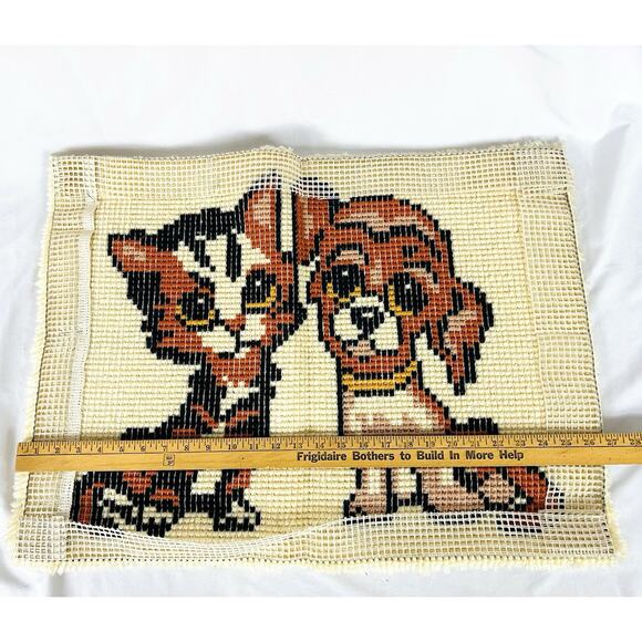 Vtg Completed Latch Hook Rug / Wall Hanging Dog Puppy Cat Kitten 26” x 19” - Picture 5 of 5